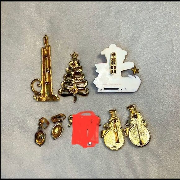 (3/$15) Beautiful Christmas Brooches and earring set - Picture 2 of 2